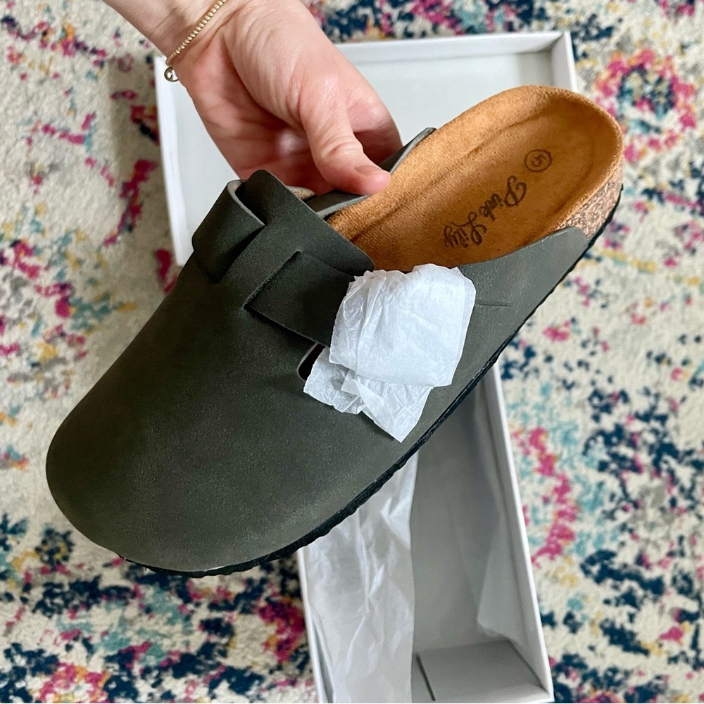 Pink Lily Clogs, Gray